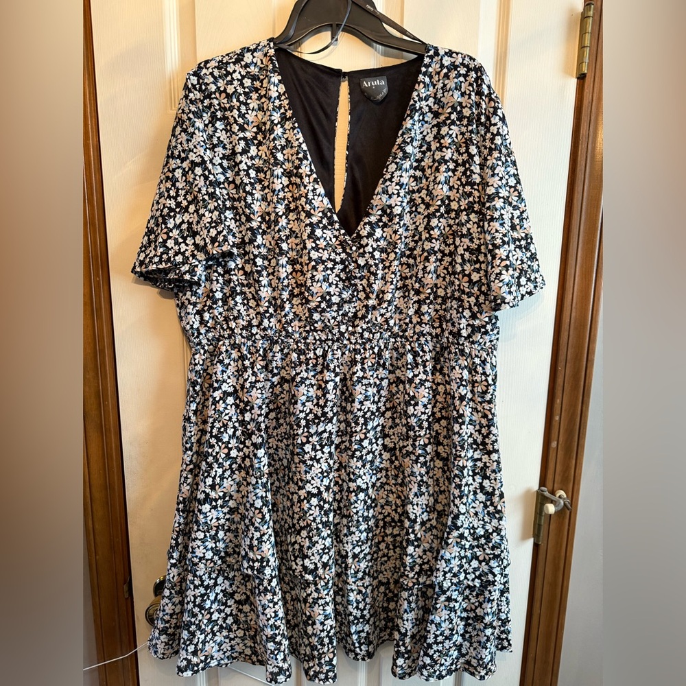 Arula Tallulah size B 2X ditsy floral V neck tiered black dress